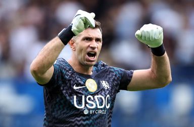 Emiliano Martinez skifter trøjenummer i Chelsea