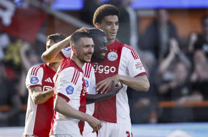 Æresdivisionen -Ajax er finaleklar - Trenskow scorede forgæves