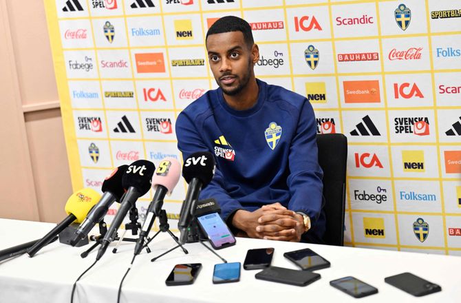 FIFA VM -Isak melder sig klar til VM-premiere