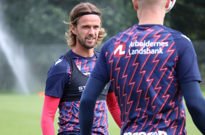 1. Division -Lucas Andersen i Thailand: Det magiske ved fodbold