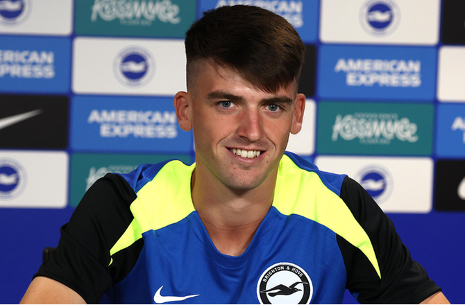 Premier League -Brighton-talent forlænger og sendes på græs