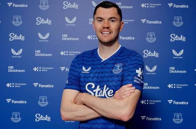 Premier League -Officielt: Everton forlænger med forsvarsgeneral