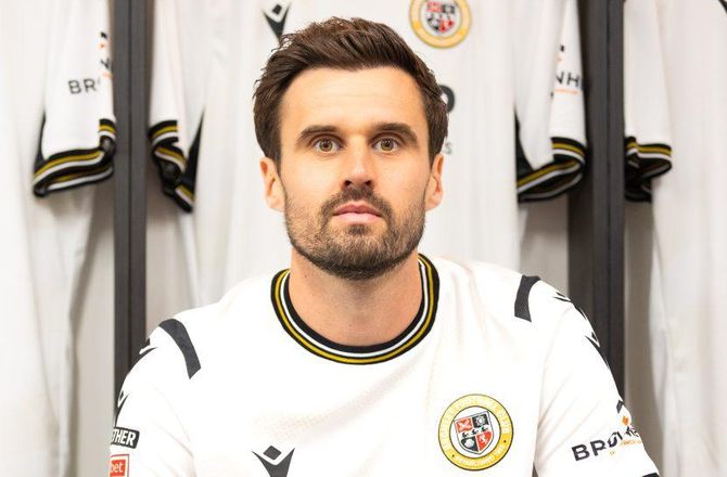 League 2 -Carl Jenkinson skifter til League Two-klub