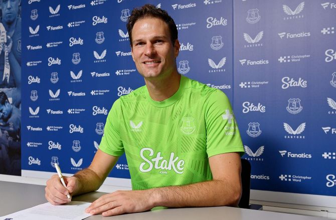Premier League -37-årige Begovic vender retur til Everton
