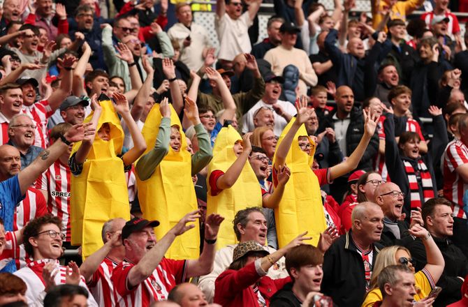 Premier League -Matthew Young skriver lang aftale i Sunderland