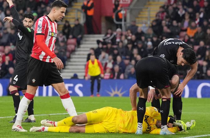 Premier League -Fabianski er ved bevidsthed efter grimt sammenstød