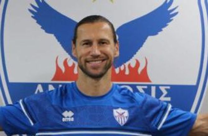 1. Division -Krychowiak rykker til Cypern