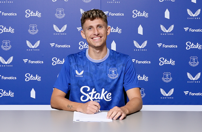 Premier League -Officielt: Jesper Lindstrøm skifter til Everton