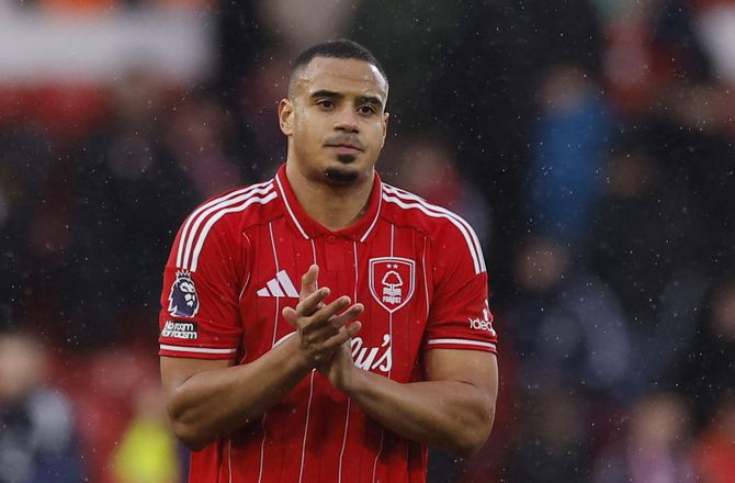 Premier League -Forest binder brasiliansk profil