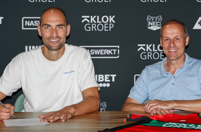 Æresdivisionen -Bas Dost vil tilbage trods kollaps: Venter på grønt lys