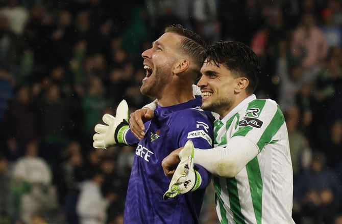 Real Betis -39-årige Adrian indstiller karrieren