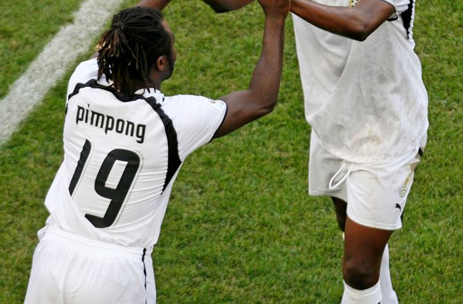 International -Pimpong lyttede ikke til sin kone: Gav Pirlos trøje væk