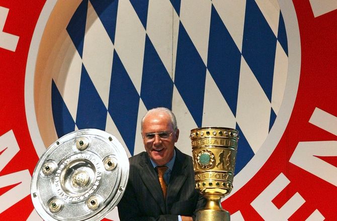 Bayern München -Bayern hylder Beckenbauer: Freder trøjenummer fem