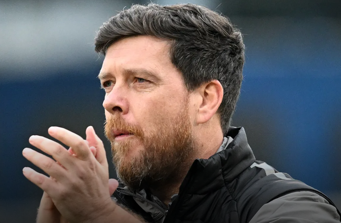 League 1 -Barnsley fyrer manageren