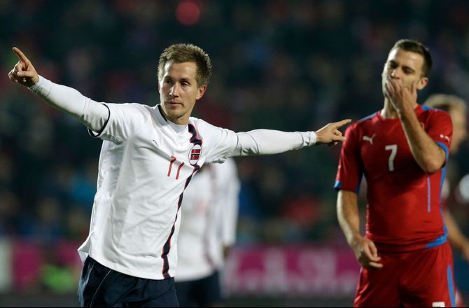 1. Division -42-årig Morten Gamst Pedersen på tavlen med flot mål