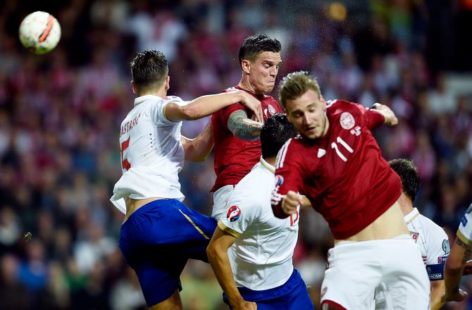 Danmark -Agger om Bendtner: Fodbolden har brug for typer som ham