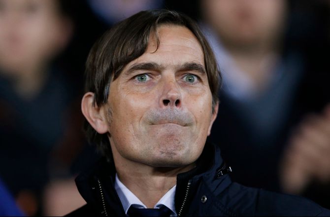 Æresdivisionen -Efter endnu et nederlag: Phillip Cocu siger op i Vitesse