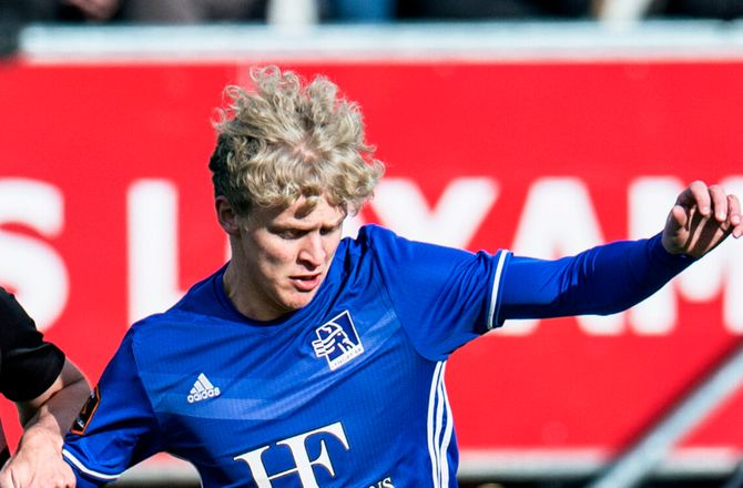 3F Superliga -Odgaard donerer til kunstgræs i Lyngby 