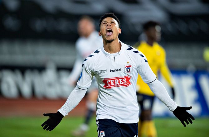 Superettan -Tobias Sana meldes tæt på ny klub