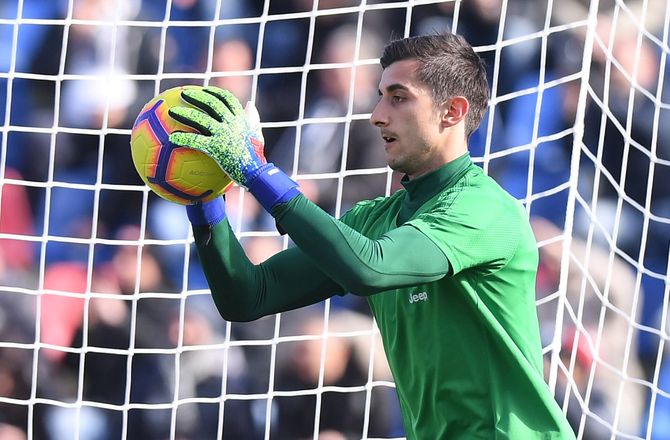Serie A -Mattia Perin opereret - ude i op til otte uger 