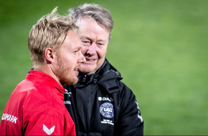 Danmark -Hareide-sygdom påvirker Kjær: Gør forfærdeligt ondt