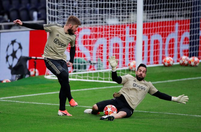 Æresdivisionen -Feyenoord henter græsk keeper hjem efter otte år