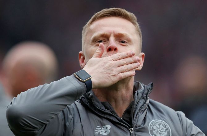 FAI Cup -Keeper stopper for 'Love Island': Han vælger en villa med singlepiger over mig