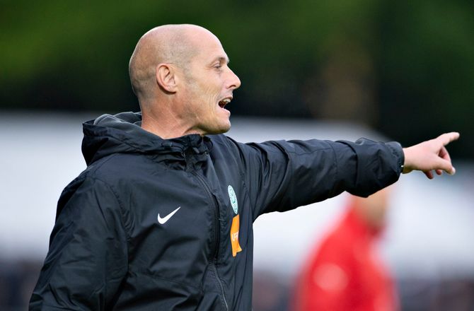 Viborg FF -Højer tog kammeratlig samtale med Mensahs far: 'Du skal ikke være så sur'