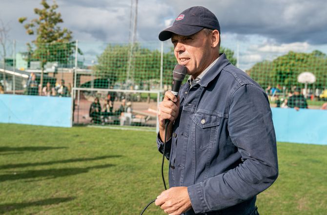 3F  Superliga -Kommentator-legenden Peter Piil fyret
