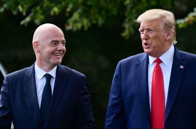 Danmark -UEFA i skarpt angreb på FIFA-præsident