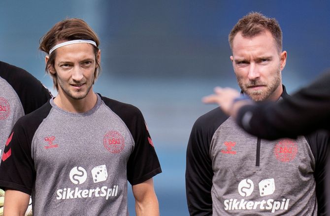 3F Superliga -Eriksen kontaktet af Falk: 'Skal du ikke skrive under med OB?'