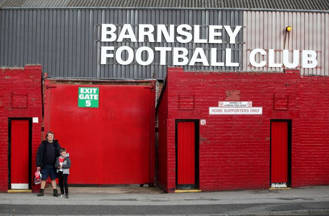 League 1 -Hvad foregår der? Se mærkværdig Barnsley-scoring her