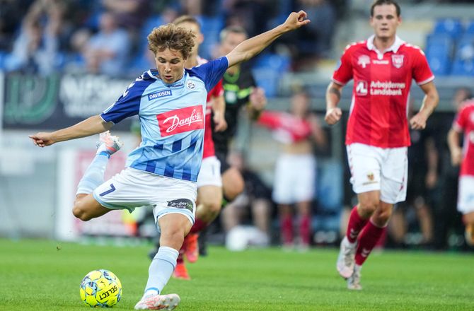 Premiership -Julius Eskesen skifter til finsk fodbold