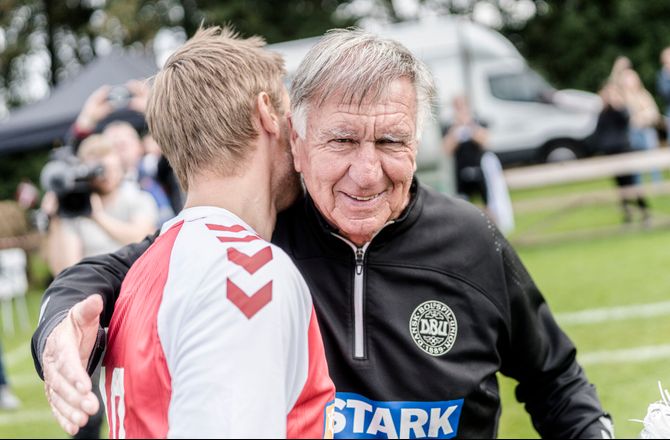 3F Superliga -Silkeborg hylder Piontek mod FCM