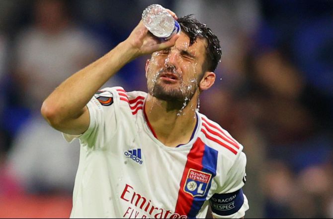 Ligue 1 -Léo Dubois siger stop som 31-årig