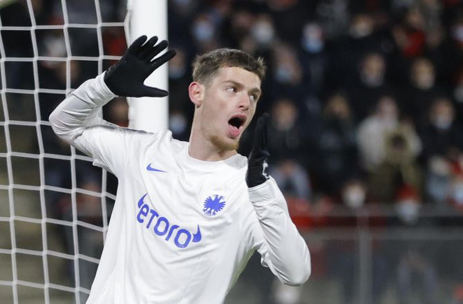 Æresdivisionen -26-årig Zwolle-spiller stopper karrieren
