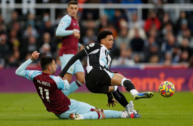 Premier League -Venstreback har det svært i Newcastle: Hans fremtid er lidt uklar