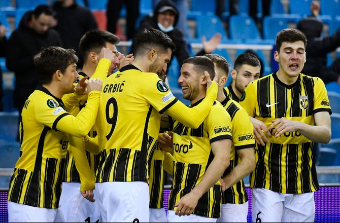 Æresdivisionen -Vitesse spolerede Feyenoords mesterskabsfejring