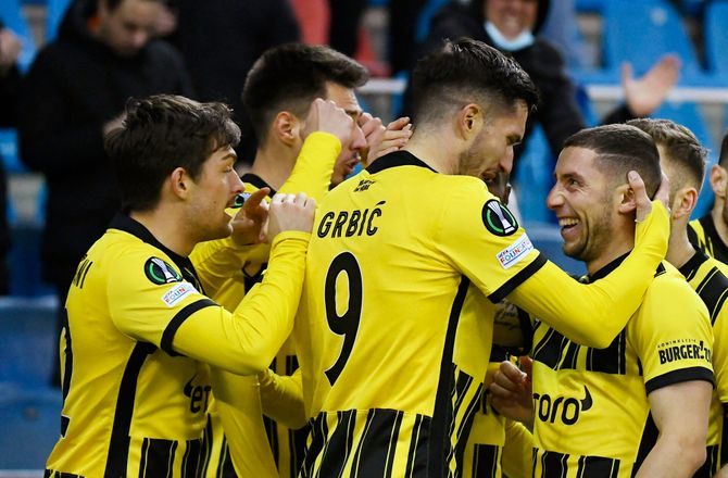 Eerste Divisie -Bizart: Kaosklubben Vitesse henter seks spillere på én dag