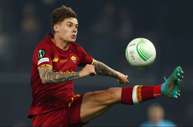 Serie A -Roma-back beskyldes for at spille på gult kort til sig selv