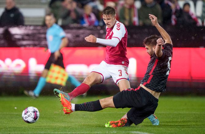 2. Bundesliga -Köln ophæver med kroatisk forsvarer