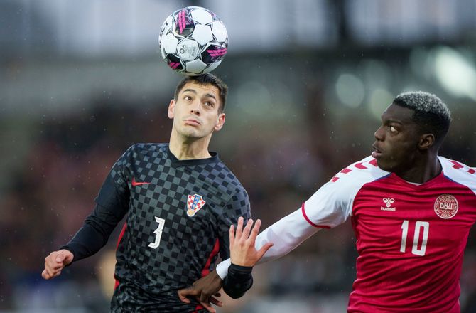3F Superliga -Vejle meldes tæt på Augsburg-back