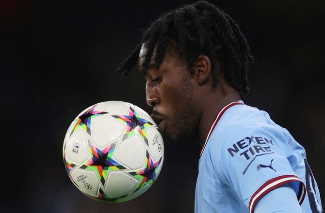 International -City hjemkalder og udlejer venstreback til Cardiff