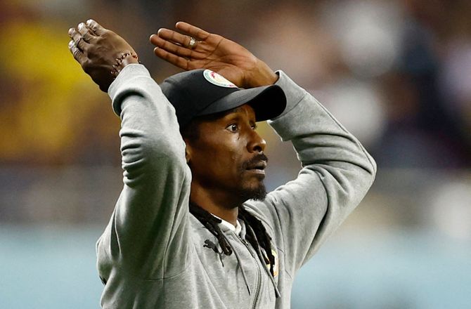 VM kval. CAF -Bizart forløb: Minister fyrer Aliou Cisse i Senegal