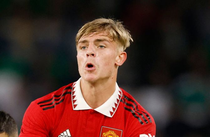 Premier League -United-back klandres for lattergas-indtag før biluheld