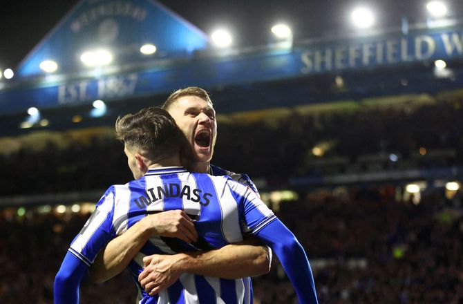 Championship -Windass scorer drømmemål fra 55 meter