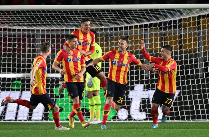 Serie A -Lecce udlejer irsk midtbanespiller