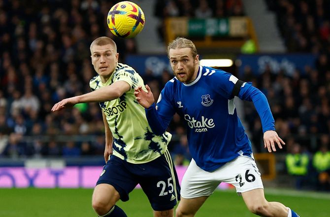 Premier League -Tidligere Everton-midt er ny konkurrent til Slimane