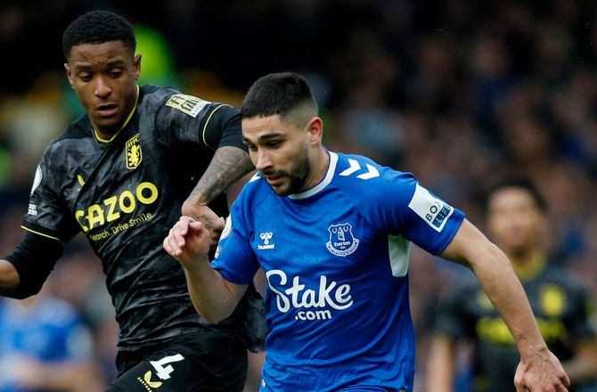 Premier League -Dyche fnyser ad Maupay-hån: Bekymrer mig ikke