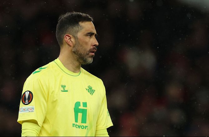 La Liga -Claudio Bravo bekræfter: Tager et år mere i Betis